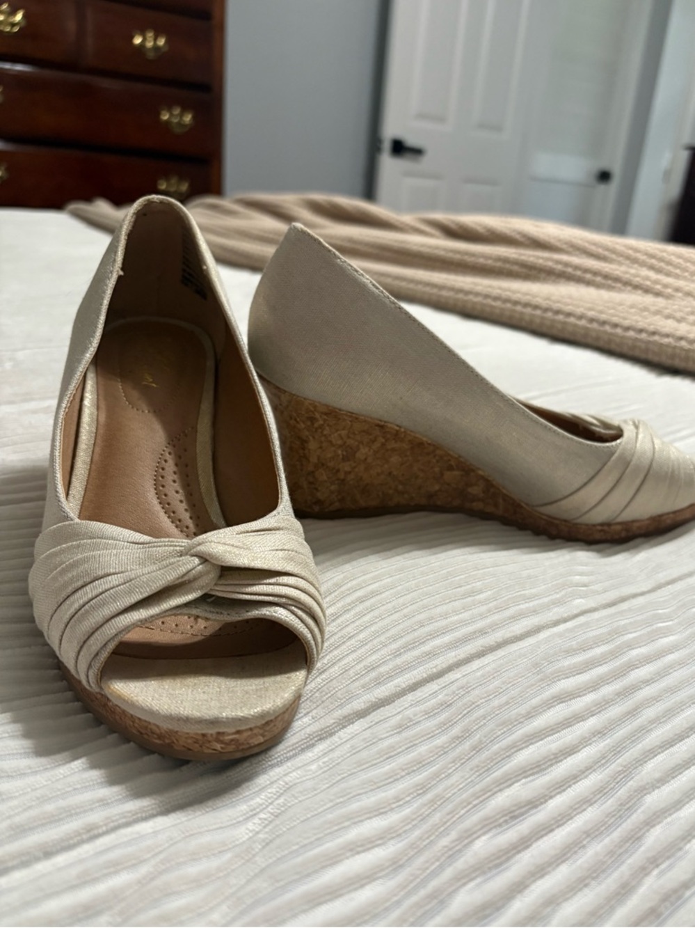 Deflex Comfort Metallic Linen Peep-toe Wedges Size 7.5